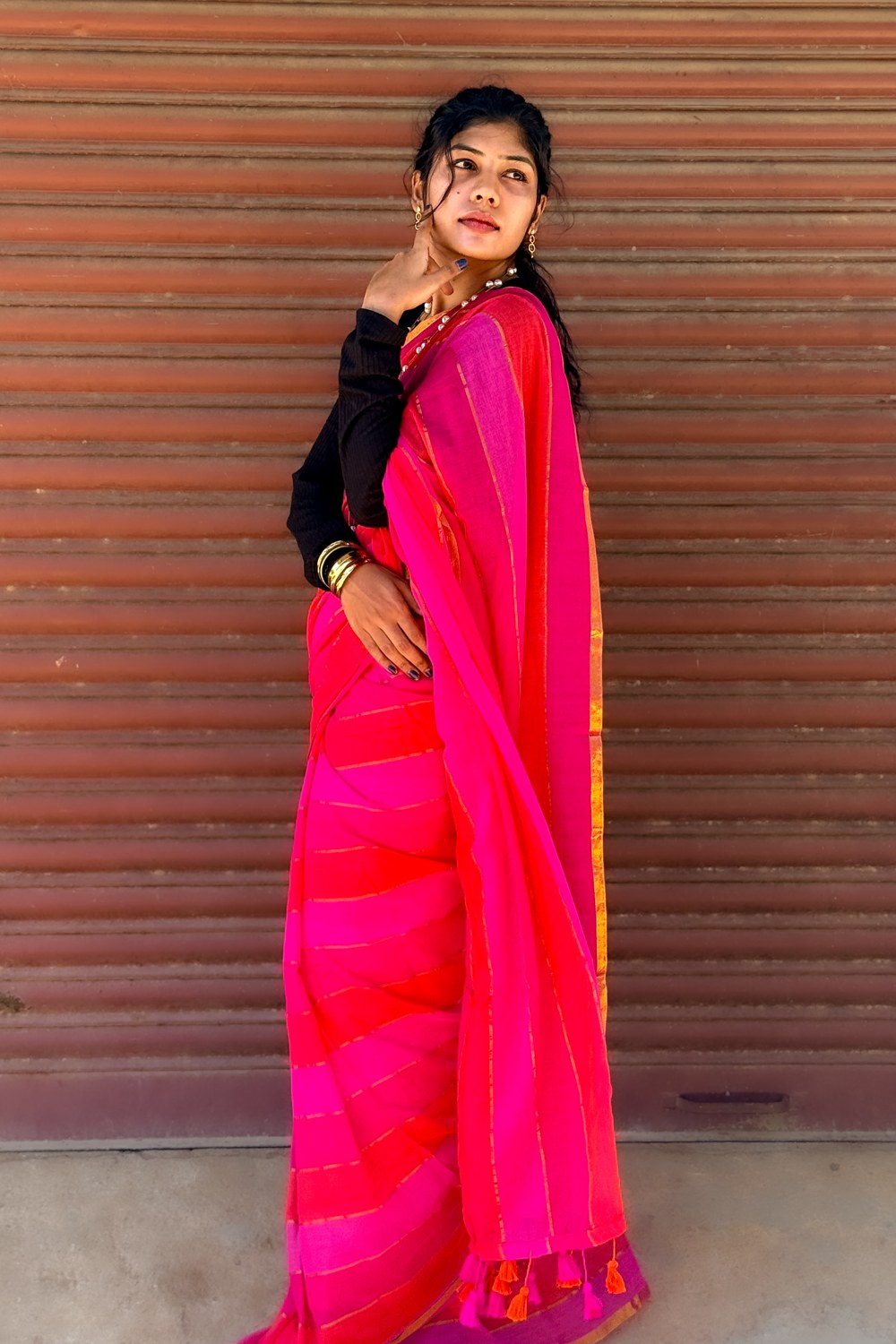 Playful tassels on the saree pallu